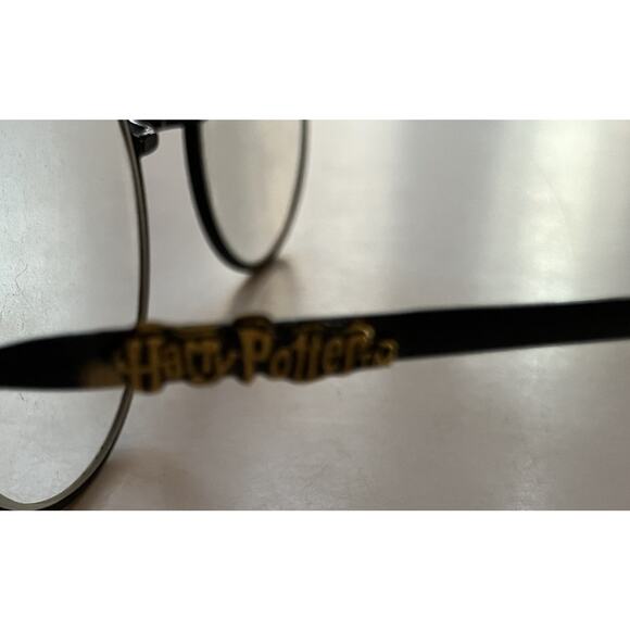 Official Harry Potter Gryffindor Scarf - Platform 9 3/4 Shop + 2 Glasses - Picture 7 of 11